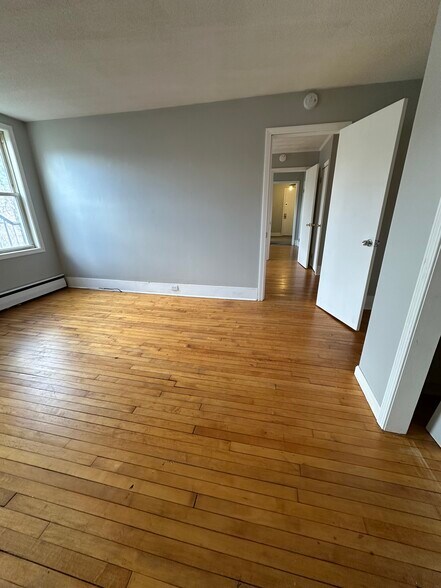 Building Photo - 156 Main St