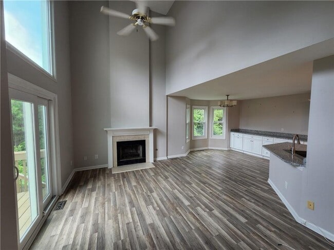 Building Photo - 156 Stoneforest Dr