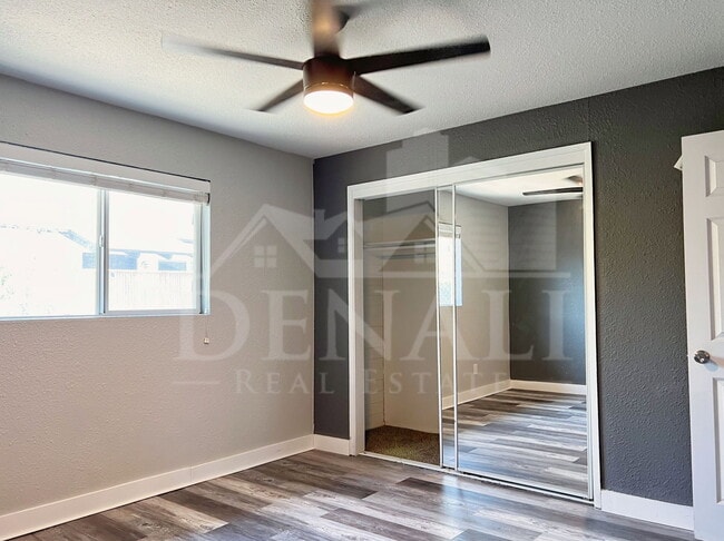 Building Photo - 2726 E Willetta St