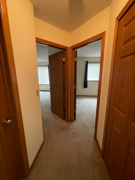 Building Photo - 6764 Meadow Grass Ln S