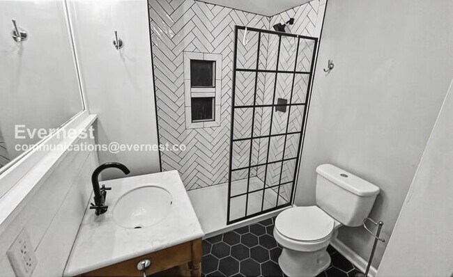 Building Photo - 3 Bed, 2 Bath Home with Fenced Yard / Pet-Friendly / Available Now!