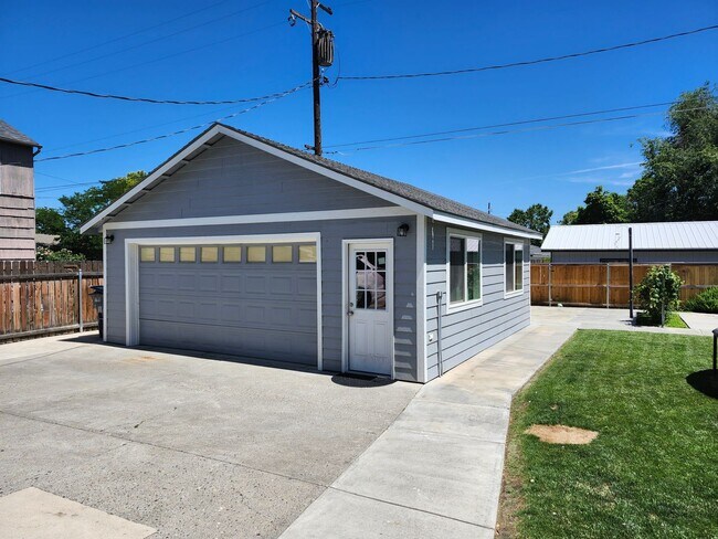 Building Photo - 1014 Perkins Ave