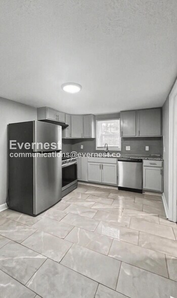 Building Photo - 700 S Savage St