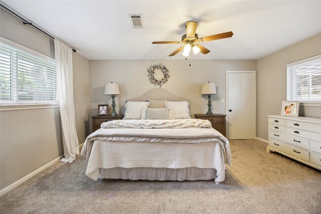 Building Photo - 10714 Piping Rock Ln