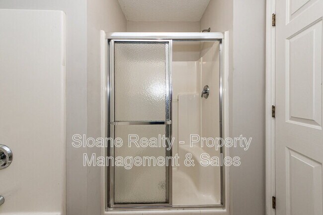 Building Photo - 1345 Pinnacle Ln