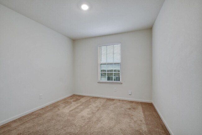 Building Photo - 11027 Chatham Ct