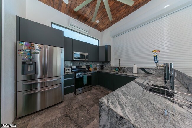 Building Photo - 4024 Chiquita Blvd S
