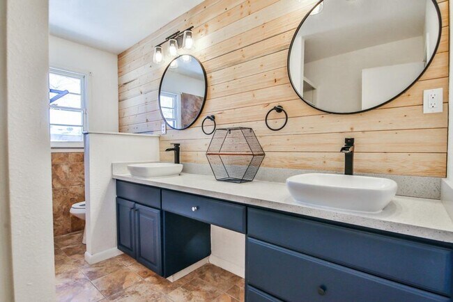 Building Photo - PRE-LEASING: Beautifully Updated 3 Bedroom Home