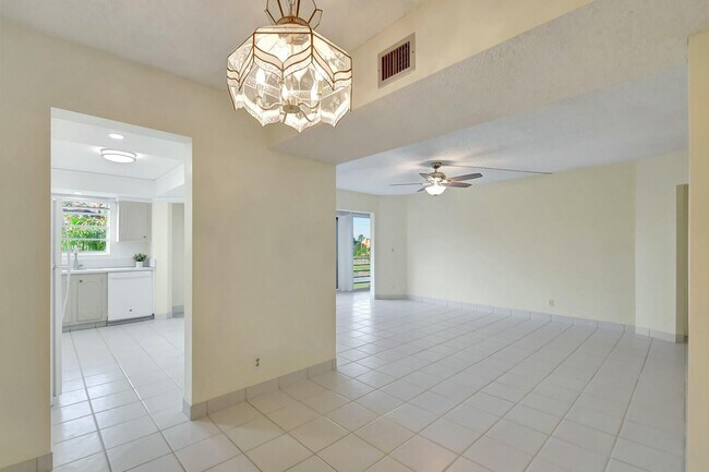 Building Photo - 3810 Via Poinciana