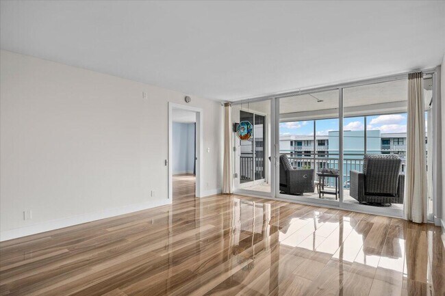 Building Photo - 911 Ocean Dr