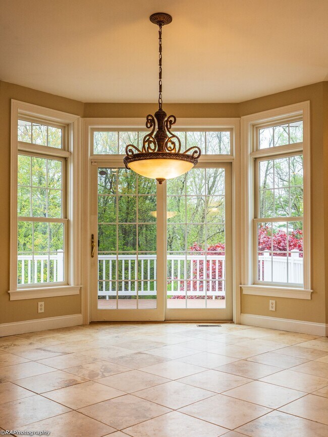 Building Photo - 6 Romano Ct