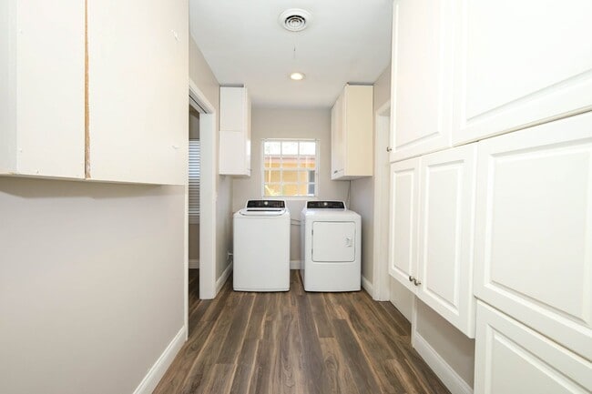 Building Photo - Spacious 4/2 in Maitland's English Estates!