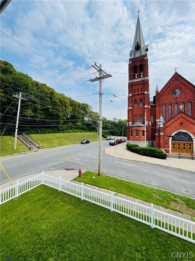 Building Photo - 1222 Hawley Ave