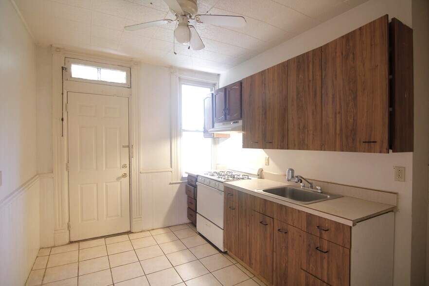 Building Photo - 618 West St