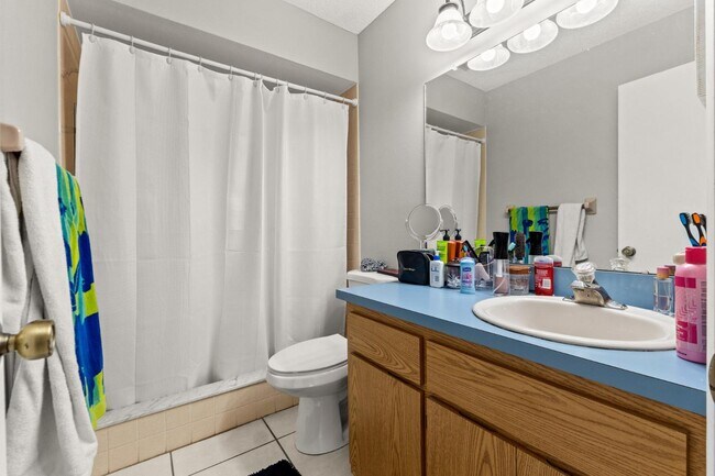 Building Photo - 7124 Barclay Ave