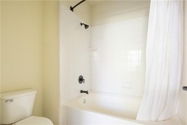 Building Photo - 1402 Markan Dr NE