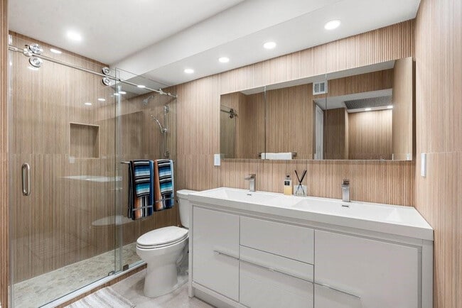 Building Photo - 2030 S Ocean Dr