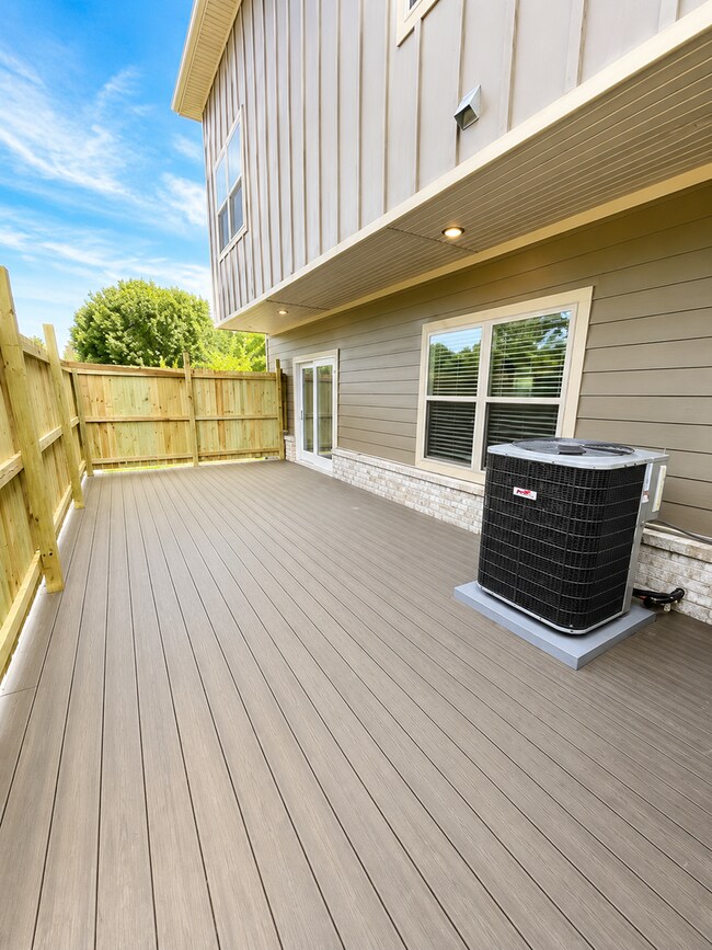 Building Photo - Michael Cole Townhomes