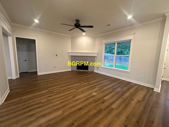 Building Photo - 3 BD 2 BA