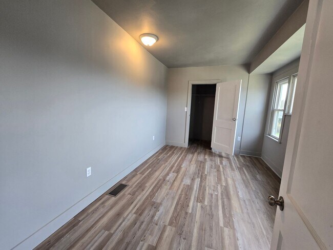 Building Photo - ver5725