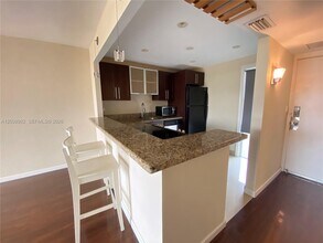 Building Photo - 3401 N Country Club Dr