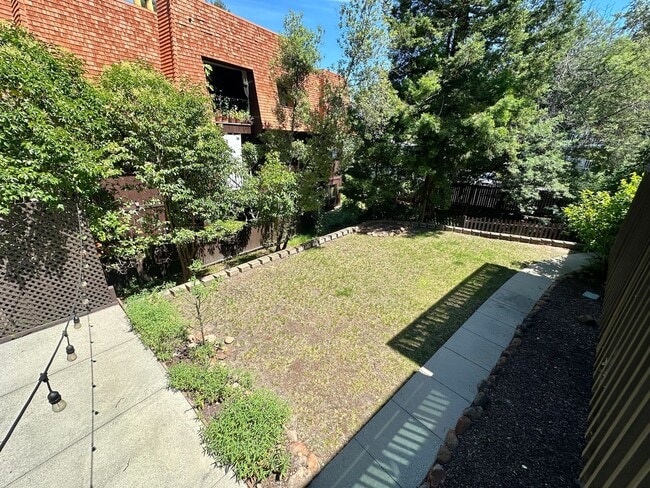 Building Photo - Beautiful San Rafael Home