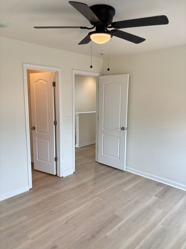 Building Photo - Renovated 3Bd, 2.5Ba End Unit Lake Norman Townhome with Fenced-in Yard and 1 Car Garage Coming Soon