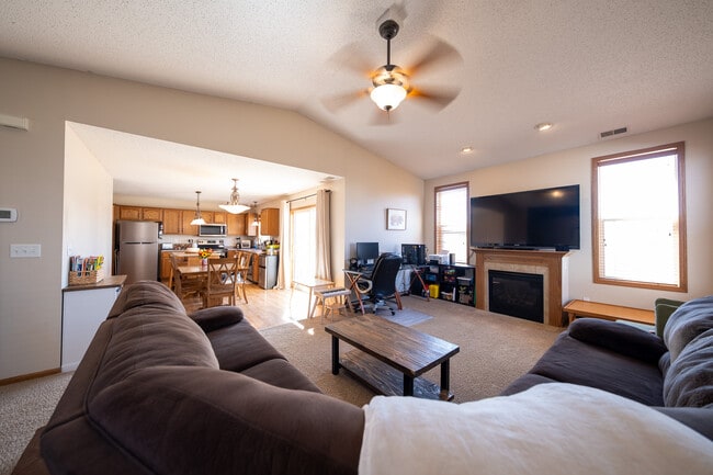 Building Photo - 3292 Century Dr