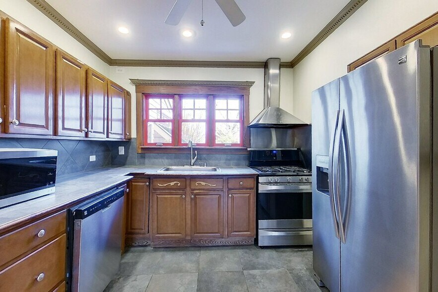 Building Photo - 711 Union St