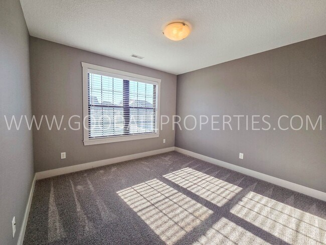 Building Photo - 4-Bedroom Walkout with 3-Car Garage in Waukee Schools