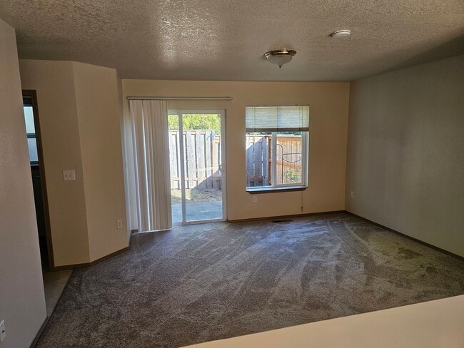 Building Photo - Beautiful Two bedroom townhome Available now!