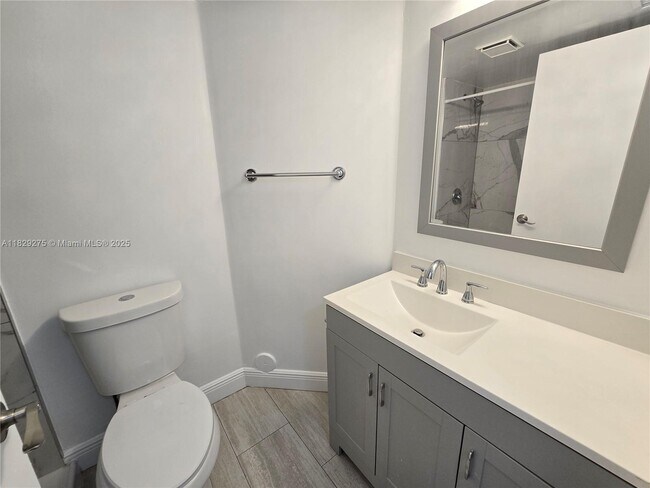 Building Photo - 2890 N Oakland Forest Dr