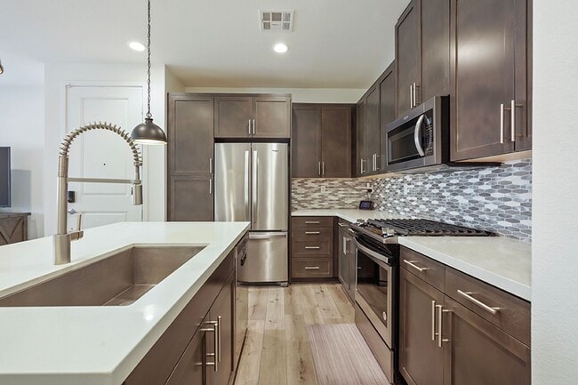 Building Photo - Beautiful TownHome in Pacific Ridge Rancho...