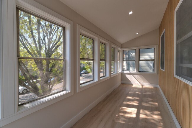 Building Photo - 123 Winchester Ave