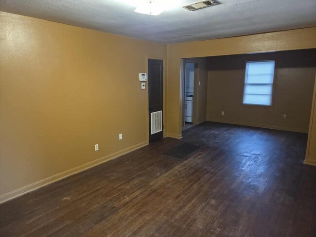 Building Photo - 2 N Richard Dr