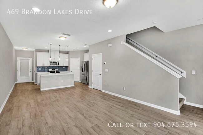 Building Photo - 469 Brandon Lks Dr