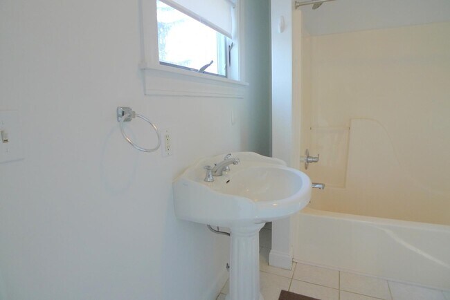 Building Photo - 83 Main St