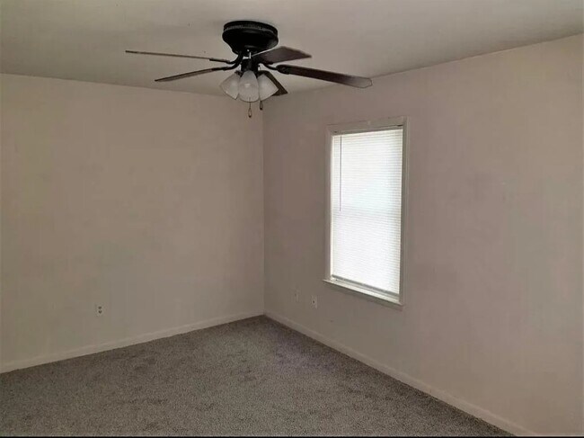 Building Photo - 576 Crestwood St SW