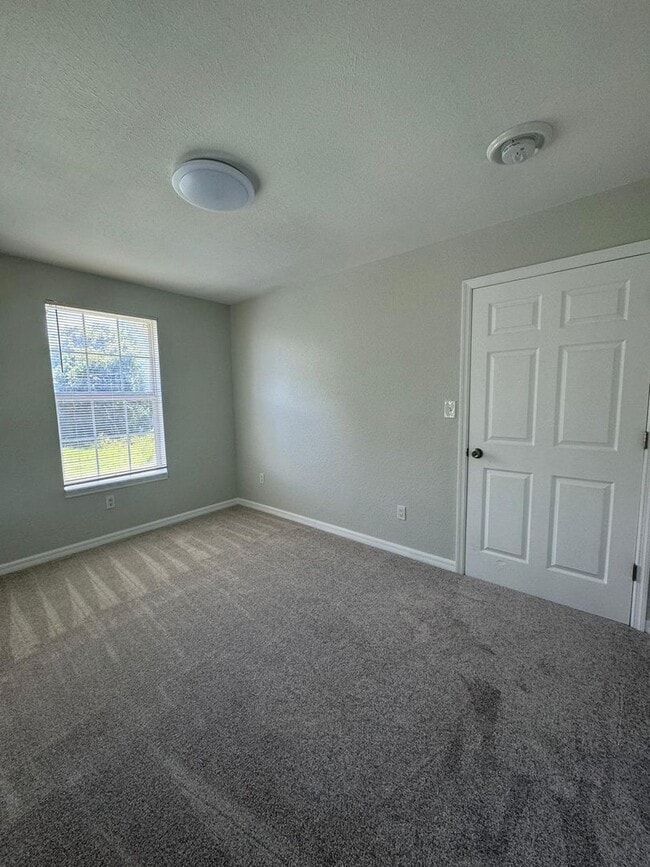Building Photo - 3/2.5 Home Available Now!