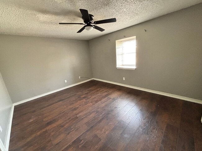 Building Photo - 500 W Kiowa Ave