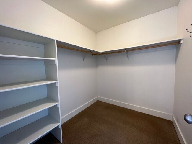 Building Photo - 3-Bedroom Townhome with Double Garage & Private Fenced Yard