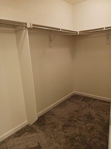 Building Photo - 4815 Hahns Peak Dr