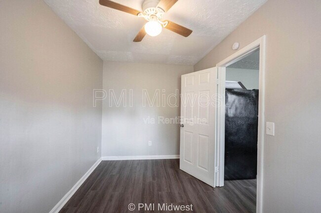 Building Photo - 524 W 23rd St