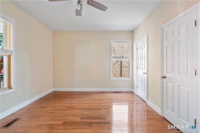Building Photo - 109 Olive St