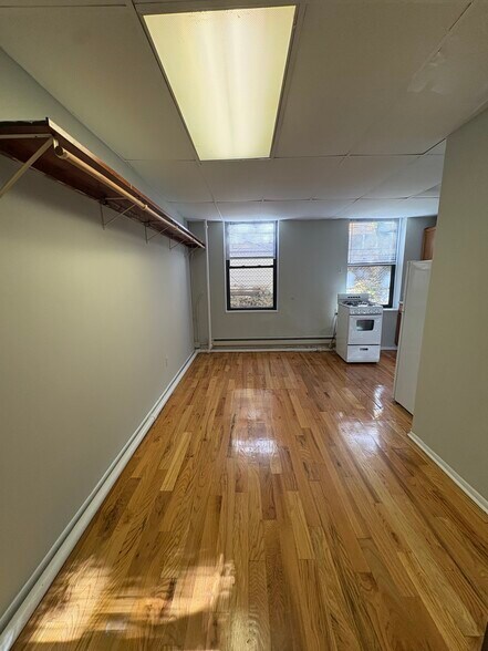 Building Photo - 4635 N Paulina St