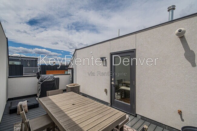 Building Photo - 3245 W 17th Ave