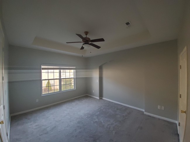 Master bedroom - 1434 Lakes Cir Dr