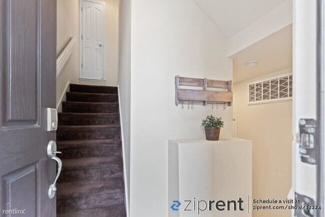 Building Photo - 3 br, 3.5 bath Townhome - 765 N 7th St, Sa...