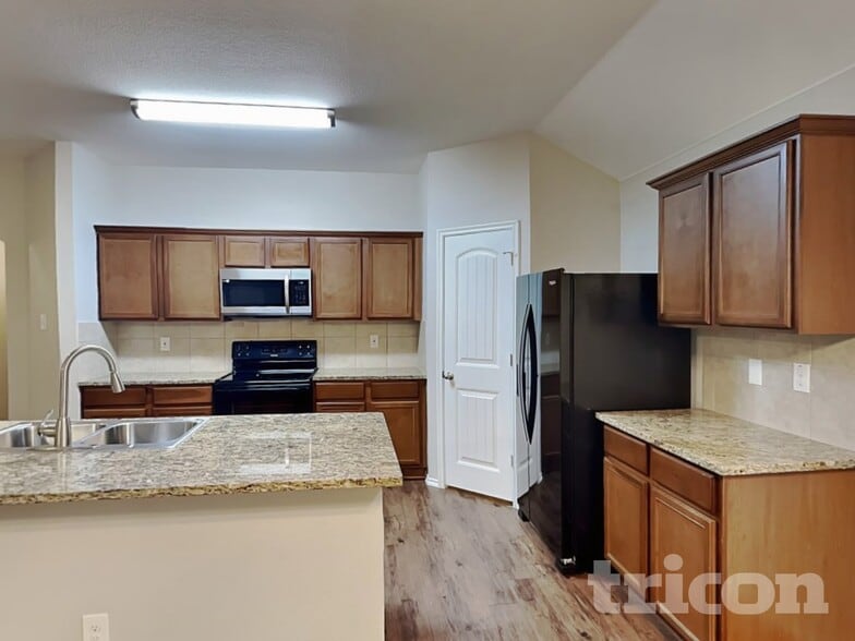 Building Photo - 3025 Iris Dr