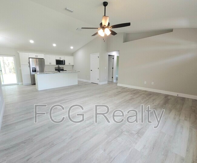 Building Photo - 9412 N Pineview Way